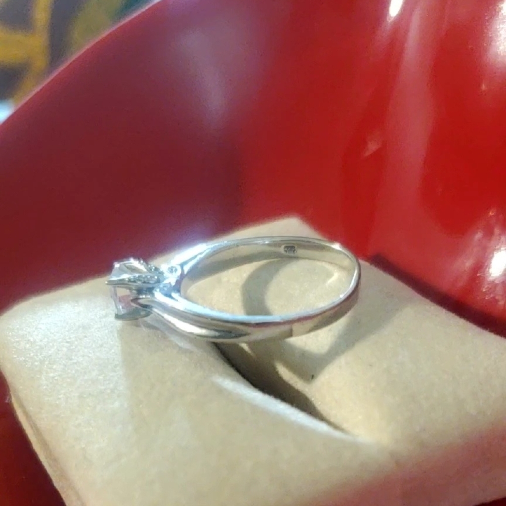 Elegant Silver Solitaire Ring - image 3